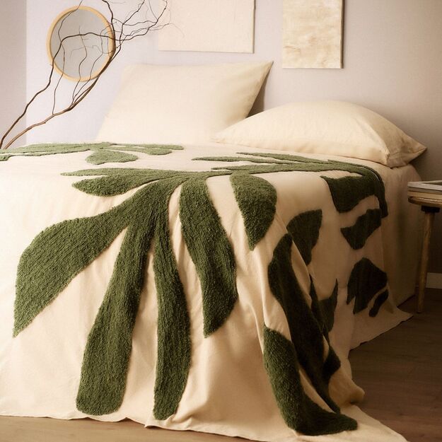 "TUALA" lovatiesė su žalios spalvos lapais